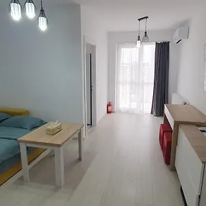 verificați disponibilitatea